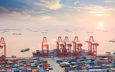海运费暴涨溯源：出口强劲，外贸企业议价能力偏弱